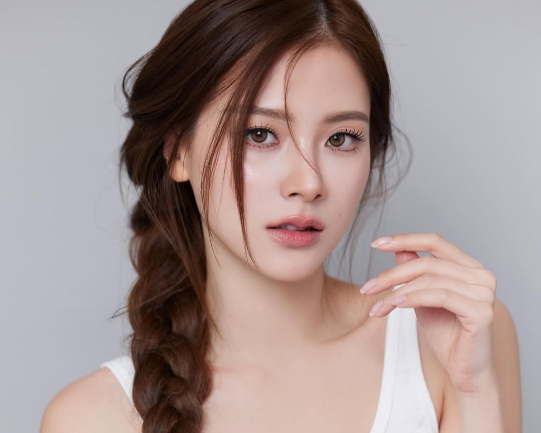 ใบเฟิร์น พิมพ์ชนก – นักแสดงสาวผู้ทรงเสน่ห์ที่แฟนคลับทั่วเอเชียตกหลุมรัก