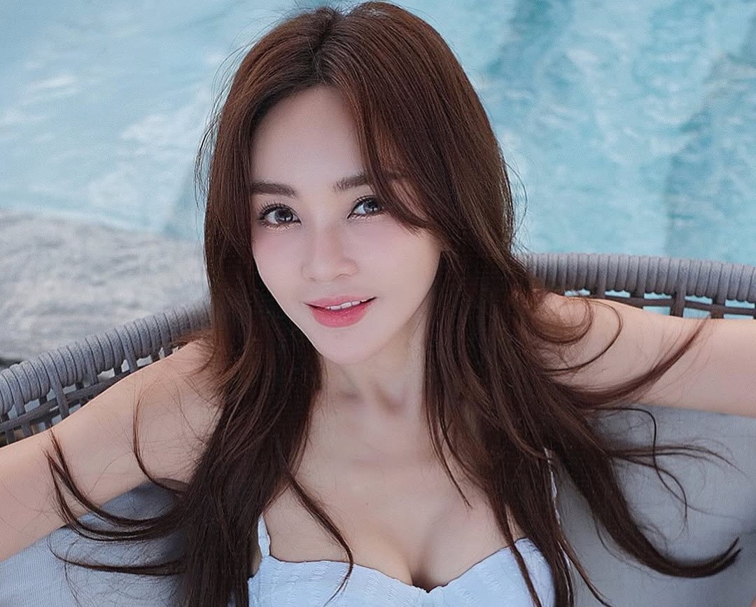 "เป้ย ปานวาด" โชว์หุ่นสะบัดวัย 45 ปี เซ็กซี่ไฟลุกในชุดว่ายน้ำสุดแซ่บริมสระ