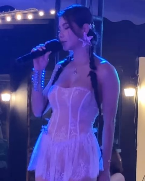 แนท เกศริน ขึ้นเวทีฟาดไม่ยั้ง! ชุดลูกไม้ทิ่มตาทุกองศา