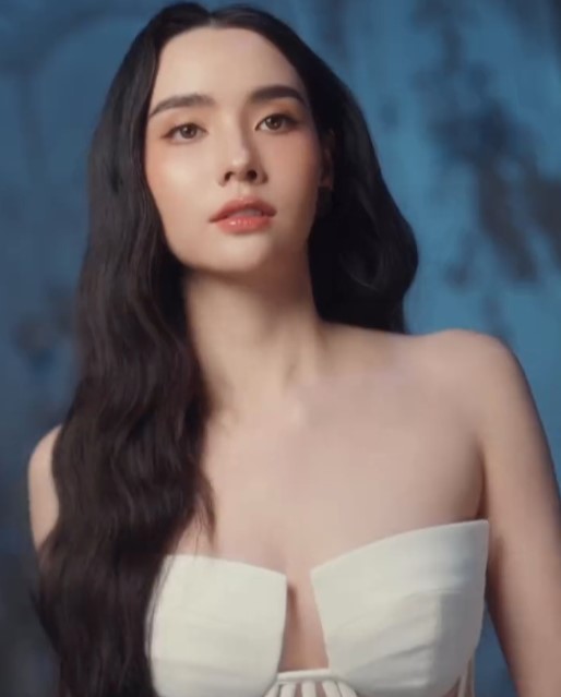 มุกดา นรินทร์รักษ์ ออร่าขาวสะกดตา ชุดนี้ละมุนเกินต้าน